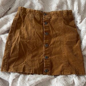 The brand is scissor, the size is medium and the color is brown/rust/terracotta.